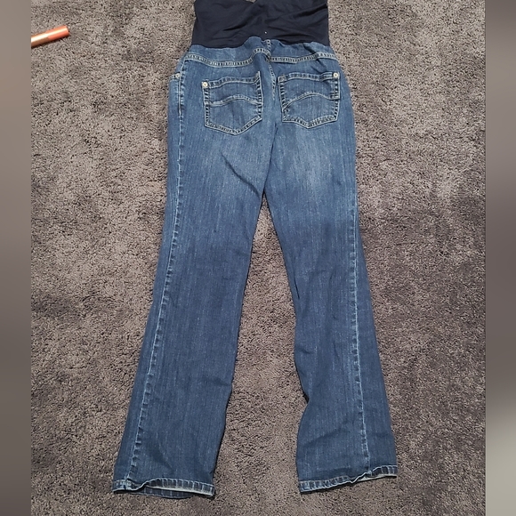 Liz Lange boot it maternity jeans over belly - Picture 3 of 3